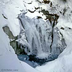 Winterliche Flussmühle der Isel im Umbaltal